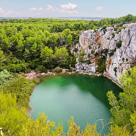 Appt Proche Ναρμπόν